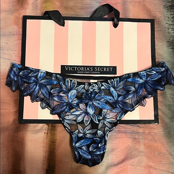 Victoria's Secret Midnight Blue Floral Lace Panty - Picture 1 of 2